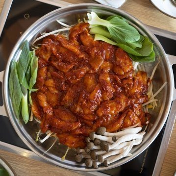 냄비에 담긴 복불고기